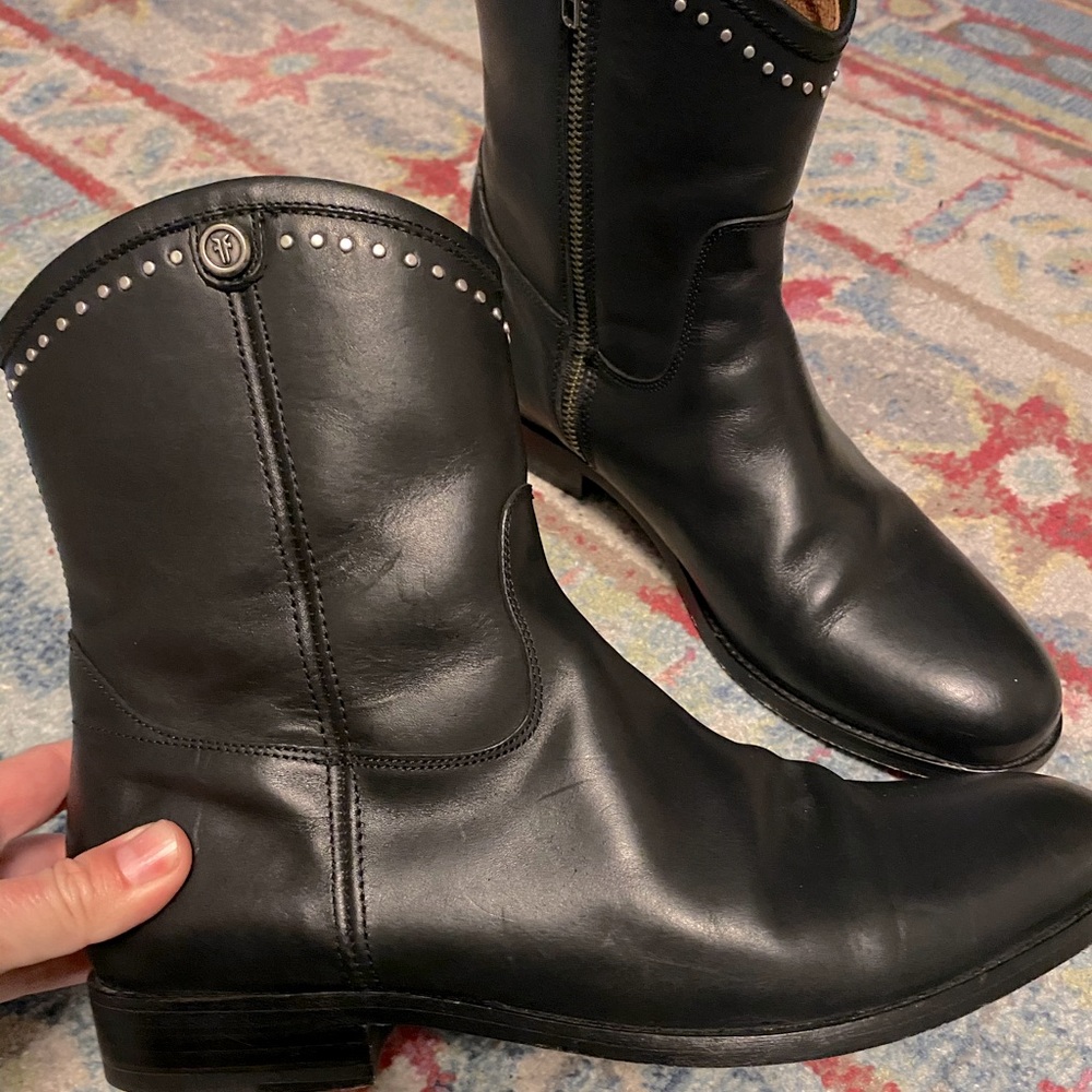Frye Melissa Short Studded, EUC, 9.5